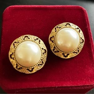 ✨Luxurious VTG Pearl Gold Clip On Earrings